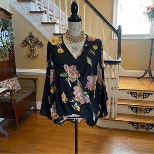 Floral ee:some bell sleeve boutique blouse